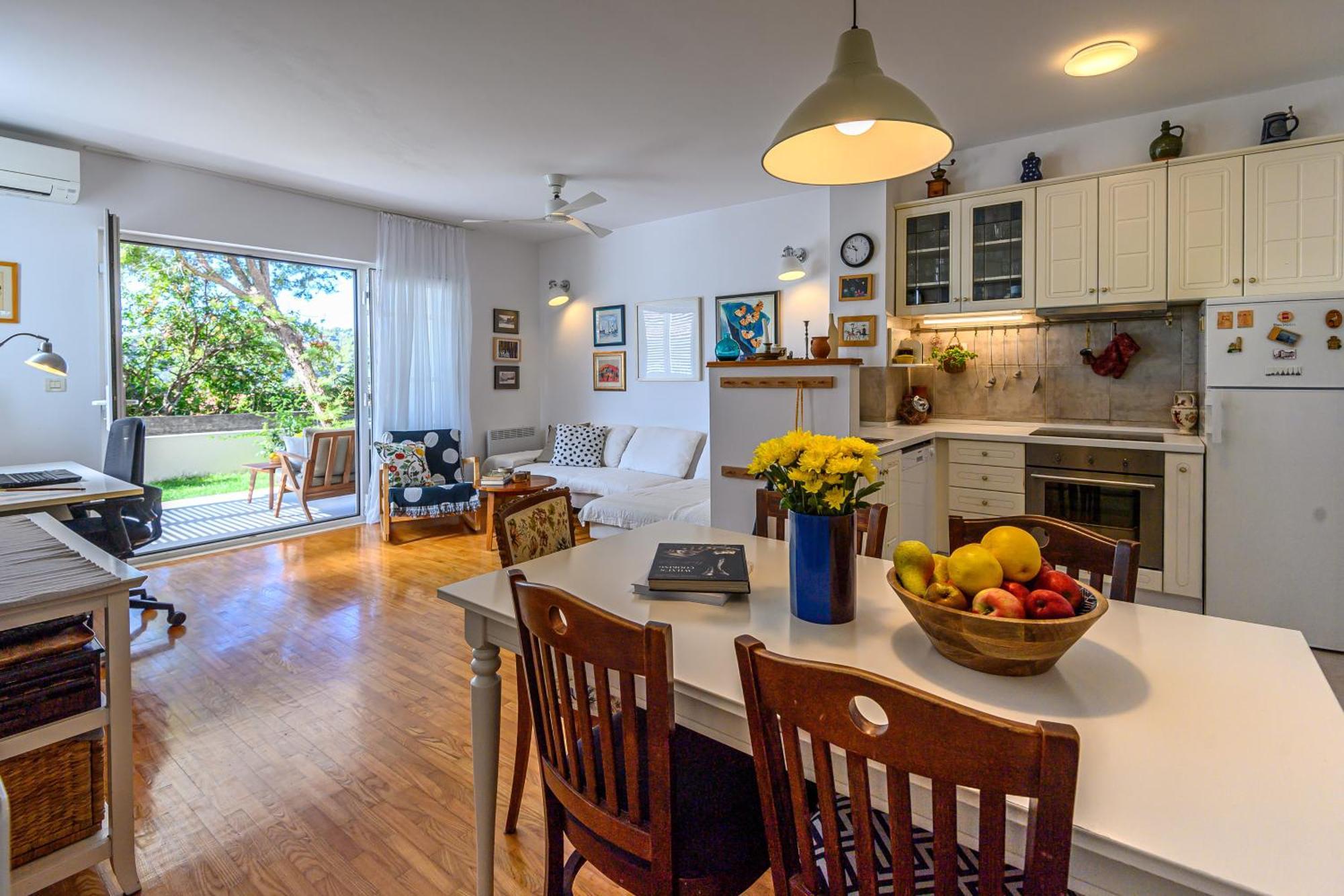 Pretty Apartment *